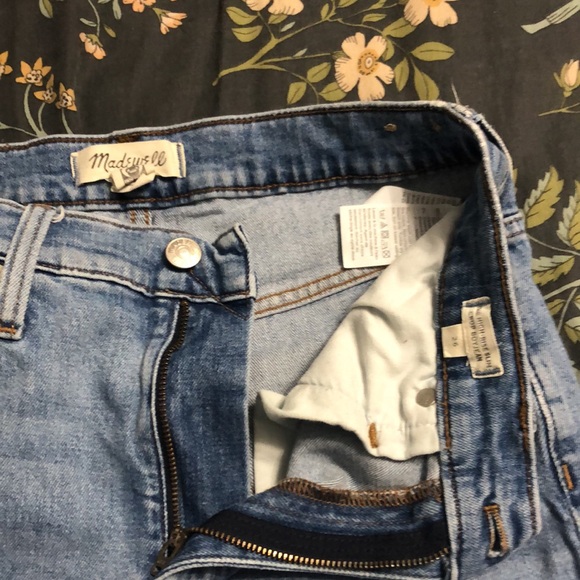 The High-Rise Slim Crop Boyjean in Medium Wash Ripped Knee Raw Hem Straight Leg - Picture 10 of 16